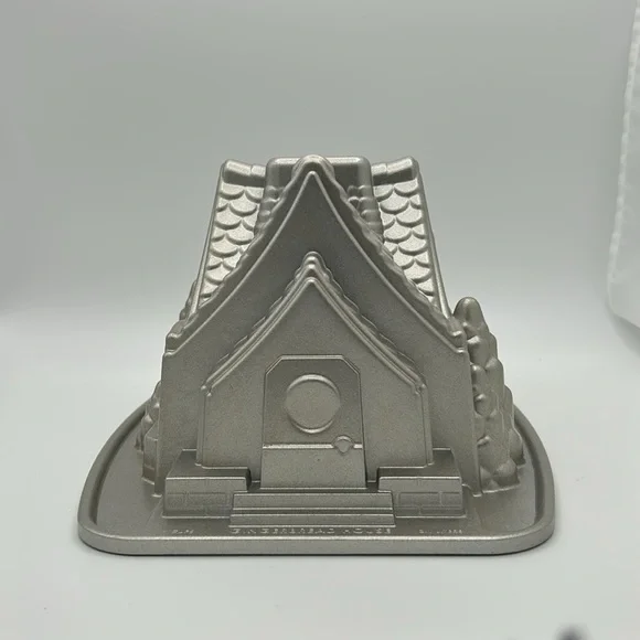 Nordic Ware Gingerbread House Bundt Silver NWOT - Picture 2 of 6